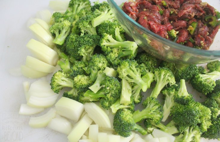 Ginger Garlic Beef and Broccoli Stir Fry -Quick Easy Meal: www.realthekitchenandbeyond.com