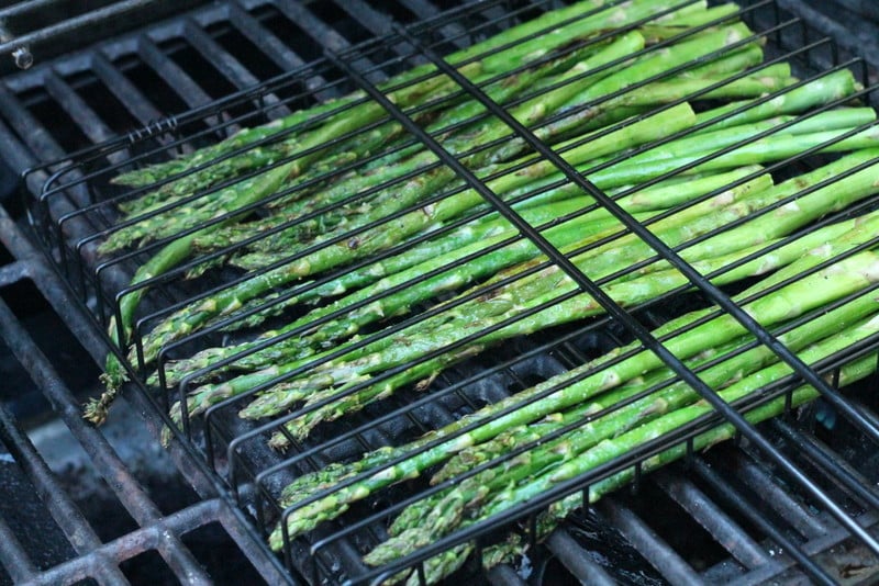 grilling asparagus for grilled asparagus and strawberry salad